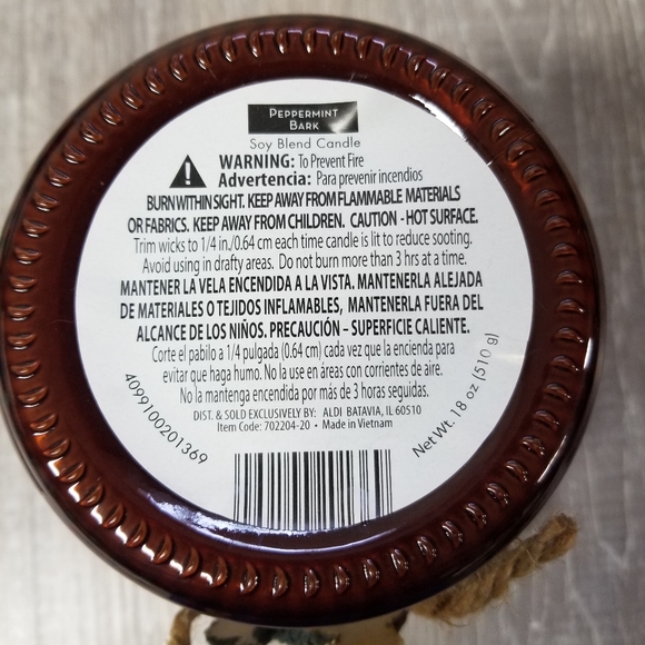 Peppermint bark candle/with snowman pin - Picture 3 of 7